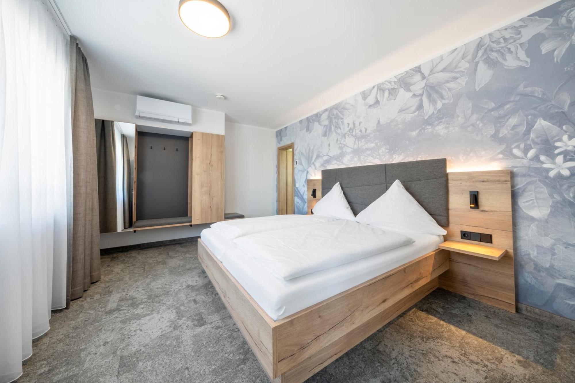 Koepfers Steinbuck Hotel Bischoffingen Eksteriør billede
